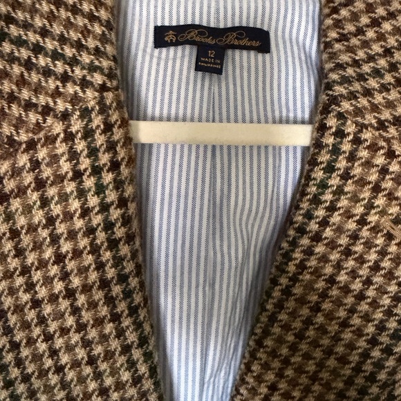 Women’s BROOKS BROTHERS SZ 12 Houndstooth Blazer with wooden buttons - Picture 3 of 5